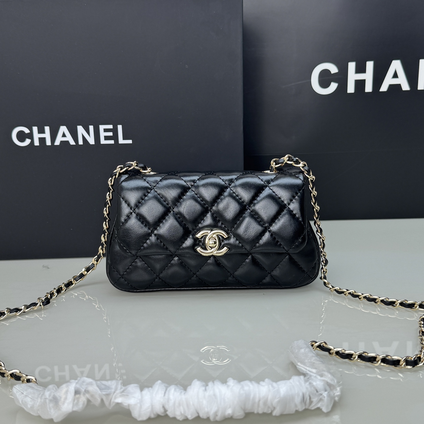 Chanel Diamond Quilted Bag Middle